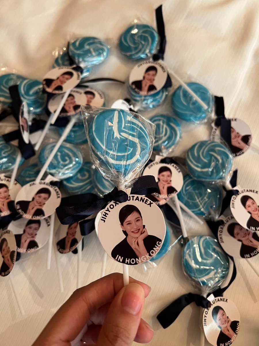 D-2 | #SONGJIHYOinHONGKONG 

Get these freebies at the event!

📍PMQ, Central, Hong Kong
🗓️ July 29, 2023, 2PM 

#SongJiHyo #송지효 #JihyoXGlutanex #宋智孝
