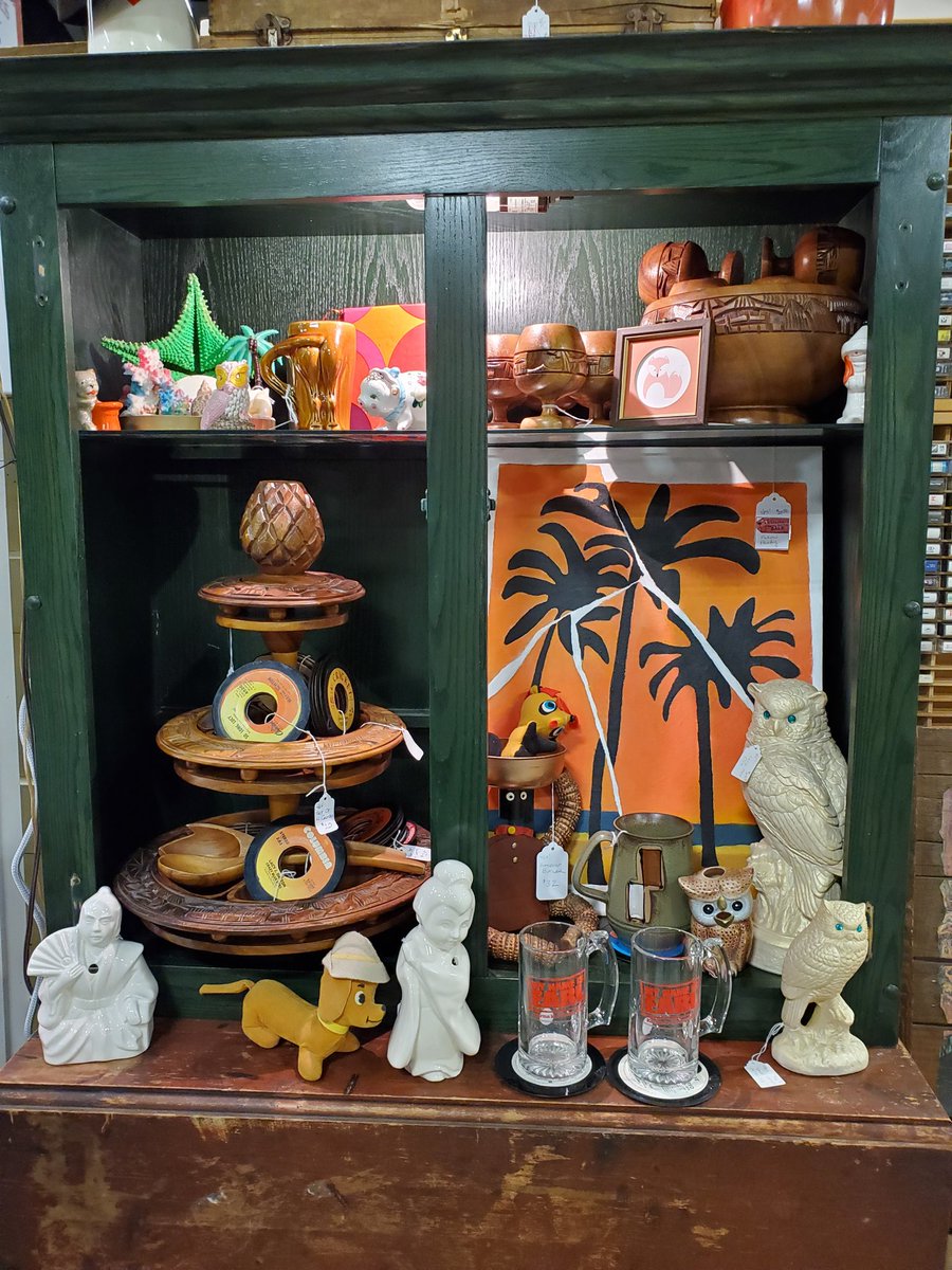 Certainty feels like the tropics 'round here! 

#vintage #tropicalvibes #tiki #vintagetiki #fmarea #retro #whyc #fargofinds #seeyouatthefarm #collectibles