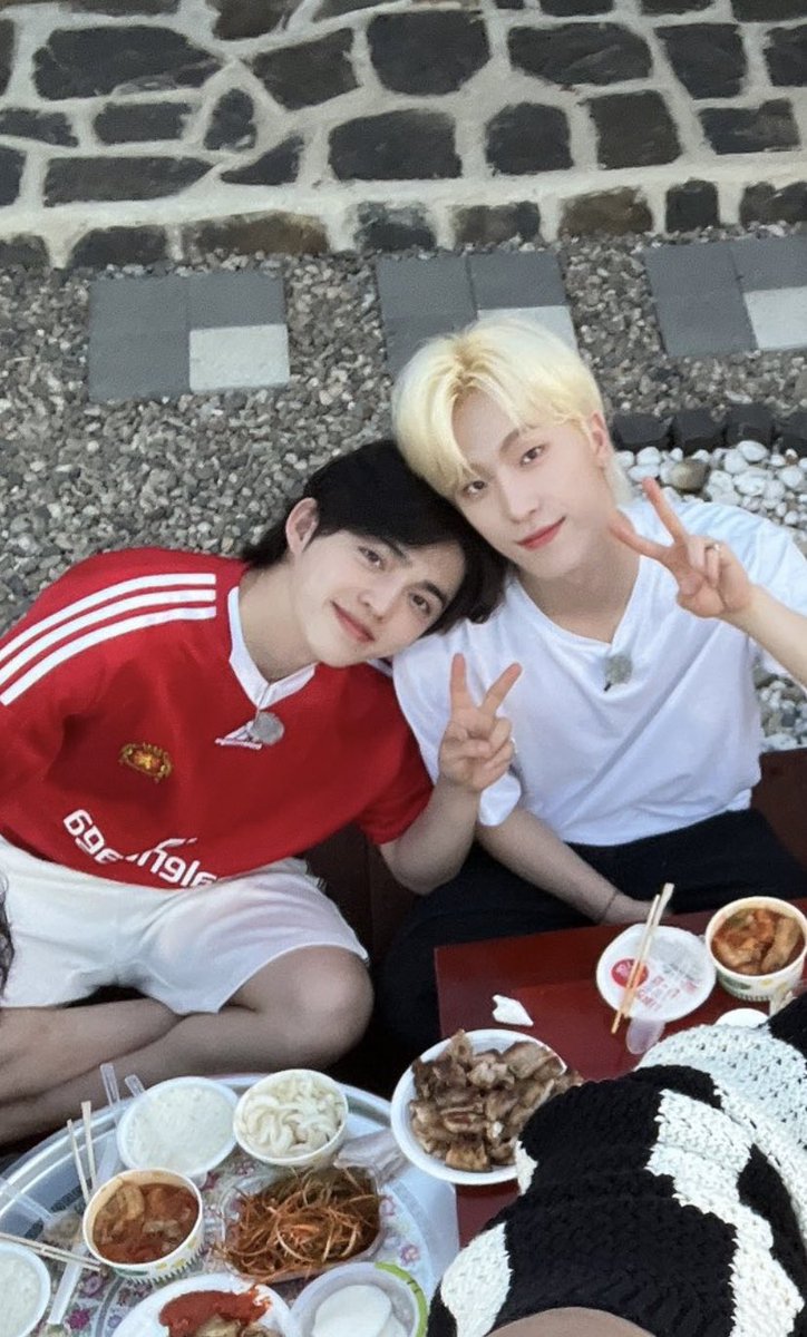 sounds_of_cheol's tweet photo. leader &amp; maknae ❤️‍🩹 https://t.co/XOYNGQpPHz