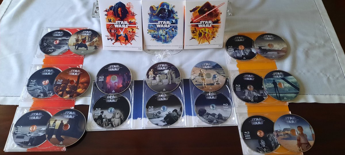DarthOzo's tweet photo. El mejor maratón de cine para este verano. 46 años de #friki y todavía disfruto con mis niños. La mejor compra de este verano y el mejor comienzo de mi jubilación 🤭@PabloDelaTorreM @StarWarsSpain #cine #StarWars #fan https://t.co/PybTgl2XlS