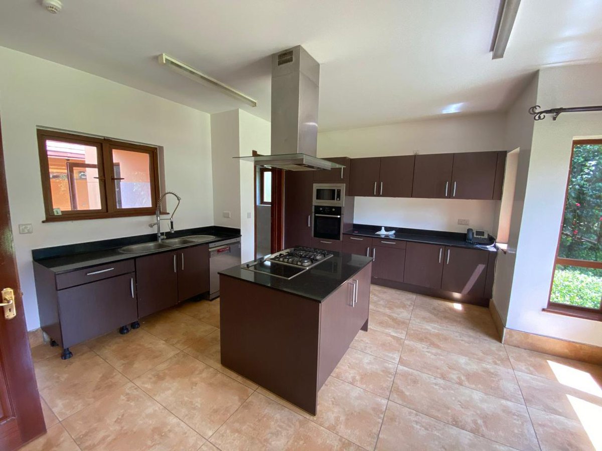 Myspace_Kenya's tweet photo. Boasting spacious indoor and outdoor spaces, ensuite rooms, fitted kitchen, custom cabinetry, hardwood floors, ample parking space and a lovely garden.
For more info:
0777 444 777 / 0734 555 556
Whatsapp: https://t.co/yDSOnOEhpq
#kitusuru #mansion https://t.co/TmrAxRzkL8