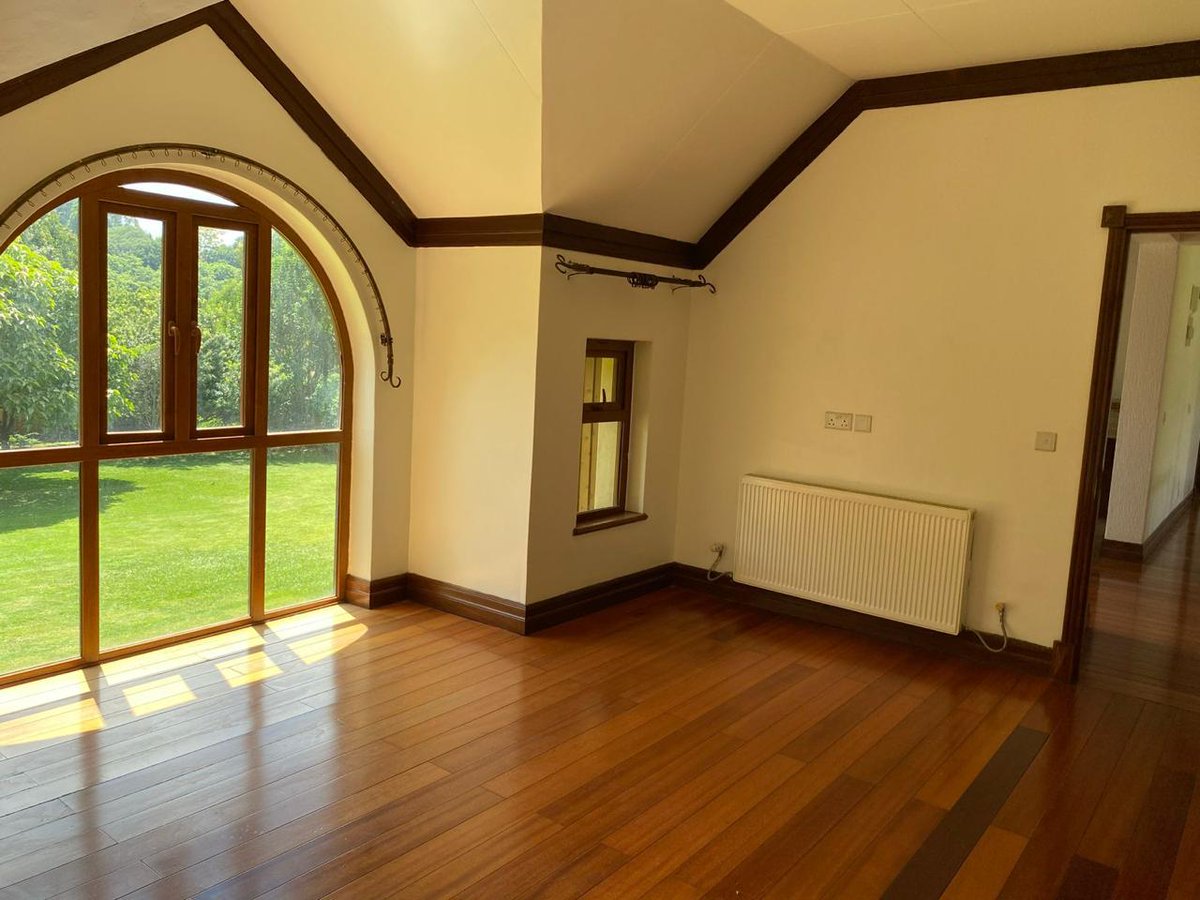 Myspace_Kenya's tweet photo. Boasting spacious indoor and outdoor spaces, ensuite rooms, fitted kitchen, custom cabinetry, hardwood floors, ample parking space and a lovely garden.
For more info:
0777 444 777 / 0734 555 556
Whatsapp: https://t.co/yDSOnOEhpq
#kitusuru #mansion https://t.co/TmrAxRzkL8