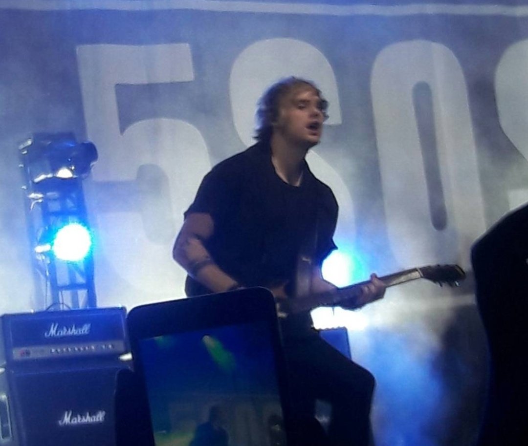 twilightbreach's tweet photo. 2017 x 2023
e espero poder presenciar esse show incrível muito mais vezes, voltem logo 🥹 @5SOS https://t.co/vsFUOdBsIX