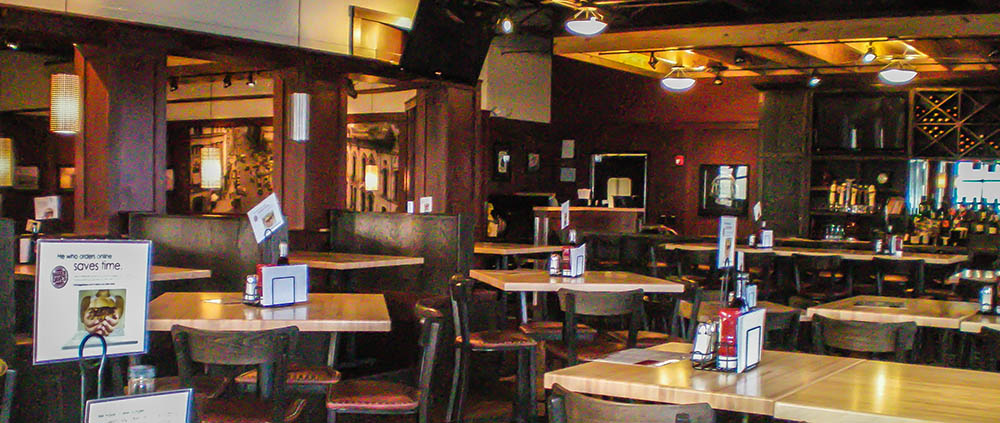 CD_Barnes's tweet photo. ⭐THROWBACK THURSDAY⭐ Back in 2011 we built the first location for Bagger Dave's in West Michigan.  Happy 😀 to say they are still serving up burgers 🍔 and craft brews 🍻 everyday‼️ https://t.co/BqRx35w7lc