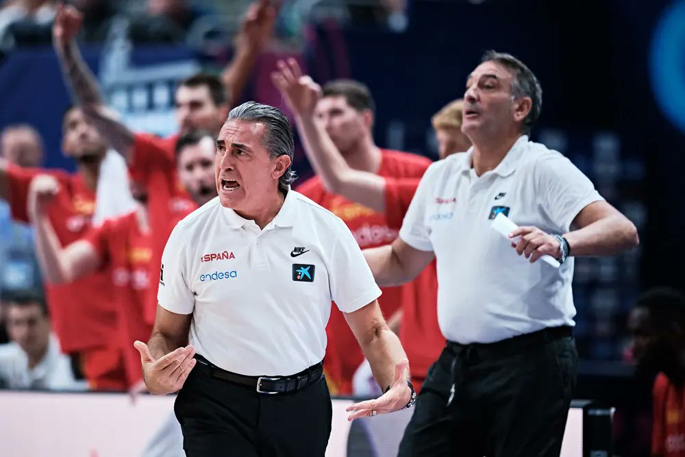 Marc__Castillo's tweet photo. 🔎🏀 | Empezando con la preparación del Mundial, le he echado un vistazo a la defensa del Spain PNR que propuso España en la final del Eurobasket 2022 contra Francia.

Todo, como no podía ser de otra manera, controlado al detalle.

🧵Os cuento: https://t.co/zdfOe8AZmG