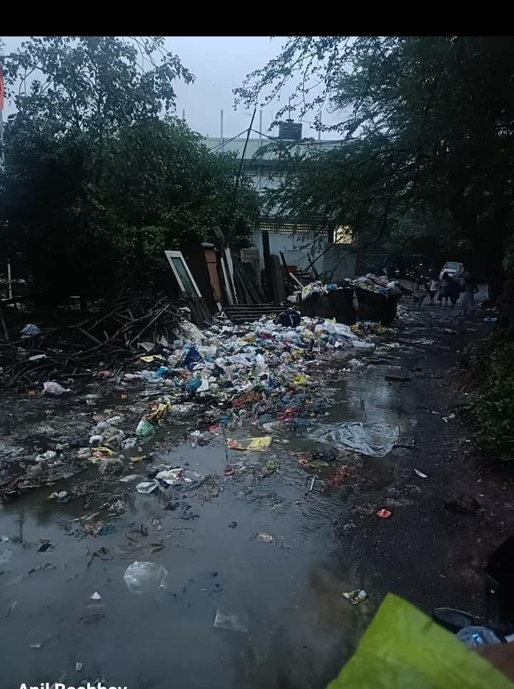 satyamganji3's tweet photo. ⁦@mybmc⁩ This is Aarey Road Unit 6 garbage today and hope BMC responsible to remove. Please help to do it BMC Psouth ward Aarey Colony Gotegaon 400065 ⁦@mybmc⁩ https://t.co/N7O0A2Oalm