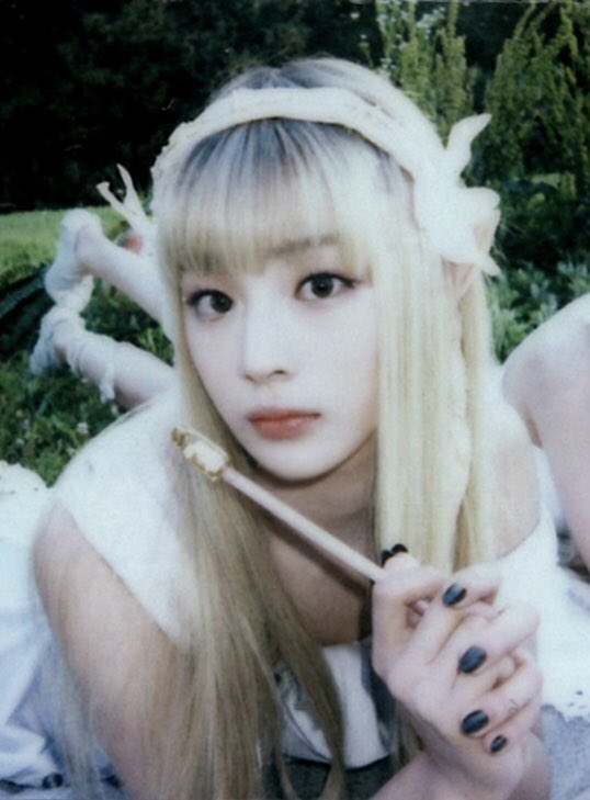 minjigallery's tweet photo. FAIRY KIM 🧚‍♀️ https://t.co/nGpoNR36BE