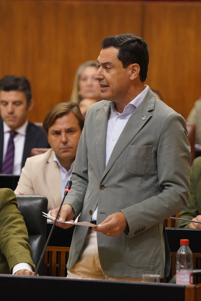 AndaluciaJunta's tweet photo. 💬@JuanMa_Moreno: Desde 2019, venimos implementando mejoras en los procesos de administrativos de contratación:
-Mayo de 2020: implantamos #SiREC, sistema de información de las relaciones electrónicas en esta materia
-2021: creamos la Dirección General de Contratación
#PlenoAND✅ https://t.co/7lYQoICawa