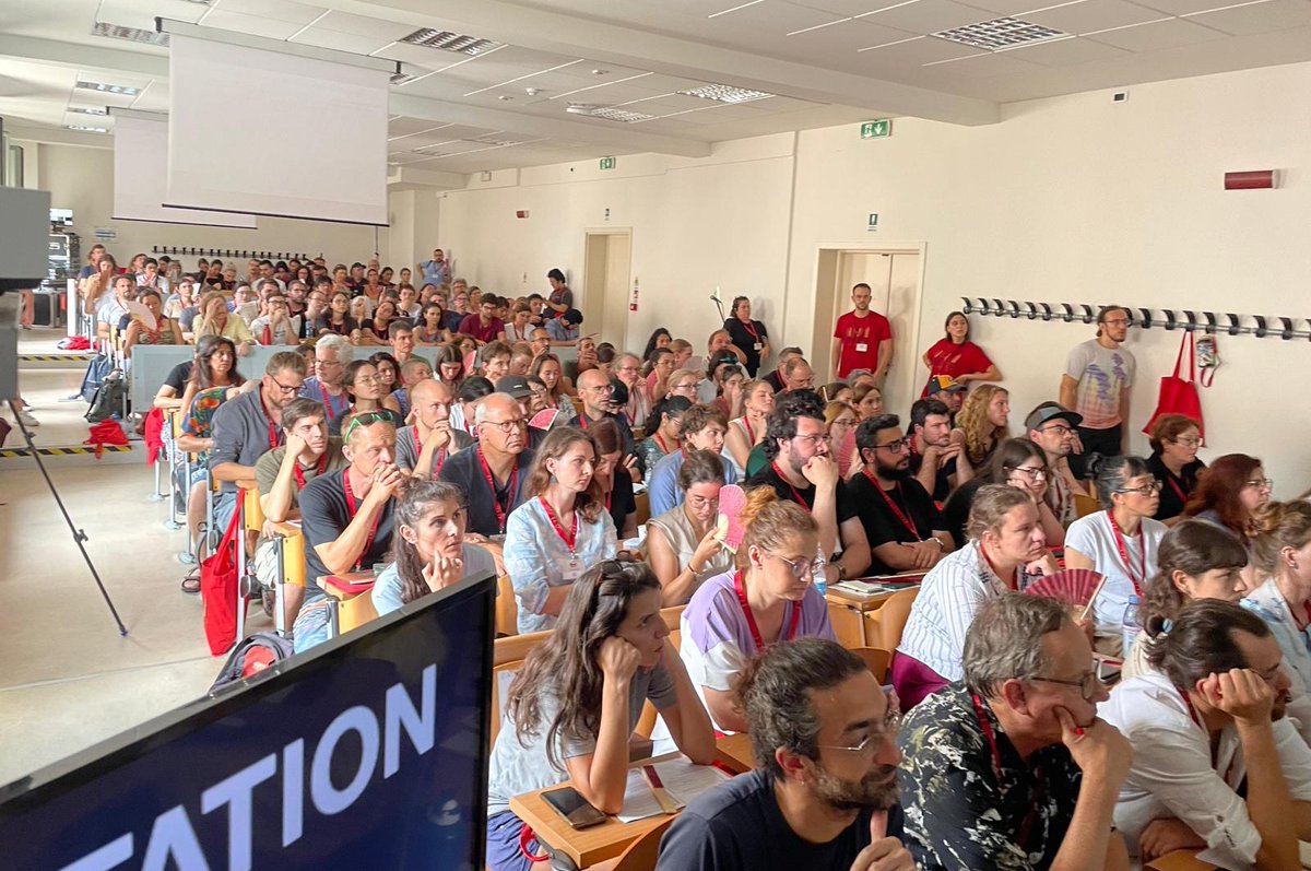 Our symposium "Entangled histories: insights into the evolution of humans and their domesticates through paleogenomics" attracted great attention at the #SMBE2023 meeting in #Ferrara last Tuesday. Thanks to all presenters and participants! #SMBE23 <a href="/OfficialSMBE/">Society for Molecular Biology and Evolution</a>