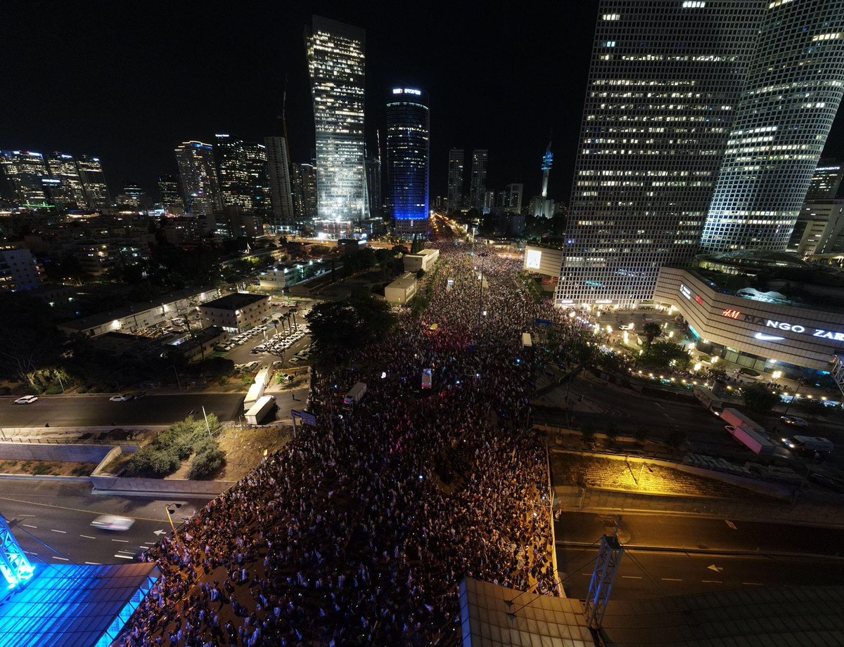 איזה יופי!
ברמת השרון יזמו עצומה הקוראת למפלגות ליברליות מקומיות להתאחד לקראת הבחירות המקומיות באוקטובר.
אנחנו - הליברלים - הרוב והגיע הזמן שזה יבוא לידי ביטוי.
ראינו בלשכת עורכי הדין איך ניצח המועמד שהמחנה התייצב מאחוריו.  הוא זכה ב73% מהקולות!

תושבי רמת השרון קראו להידברות