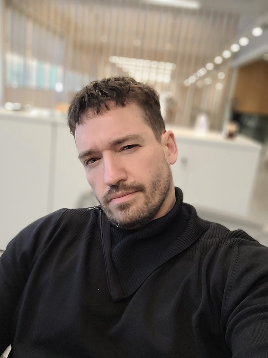 russkiy_latino's tweet photo. Tu último selfie eres tú por fuera / tu último meme eres tú por dentro. https://t.co/t2gAeZZSab