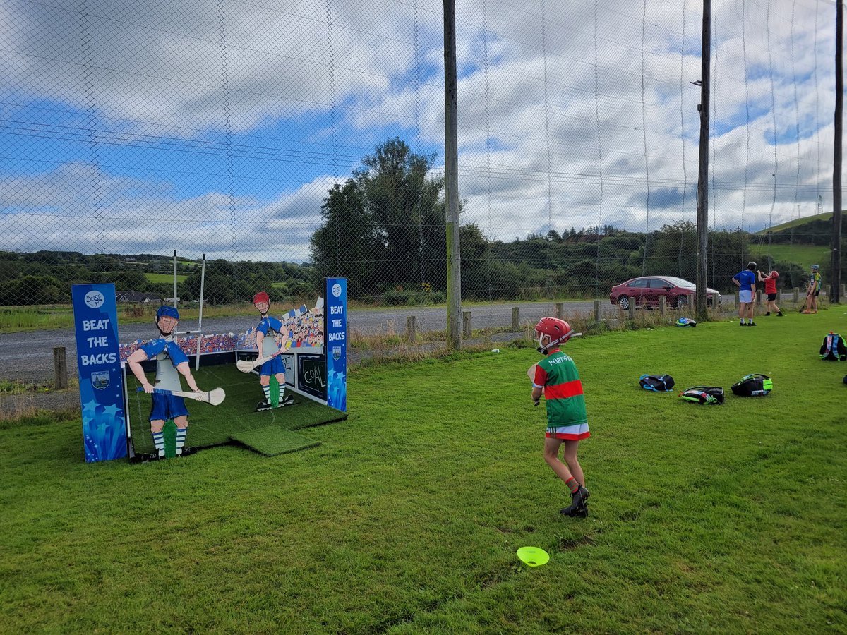 WaterfordGAACG's tweet photo. The very popular #BeatTheBacks target game continuing it's rounds on W4 of the @KelloggsUKI #GAACùlCamps - great morning in @BduffLwr where every group had plenty of fun, thanks to @midcountygda for bringing it along 👍👏🏑 #TargetPractice #GAA @WaterfordGAA @WhelanGavin @wlrfm https://t.co/M0ViOH0FKn
