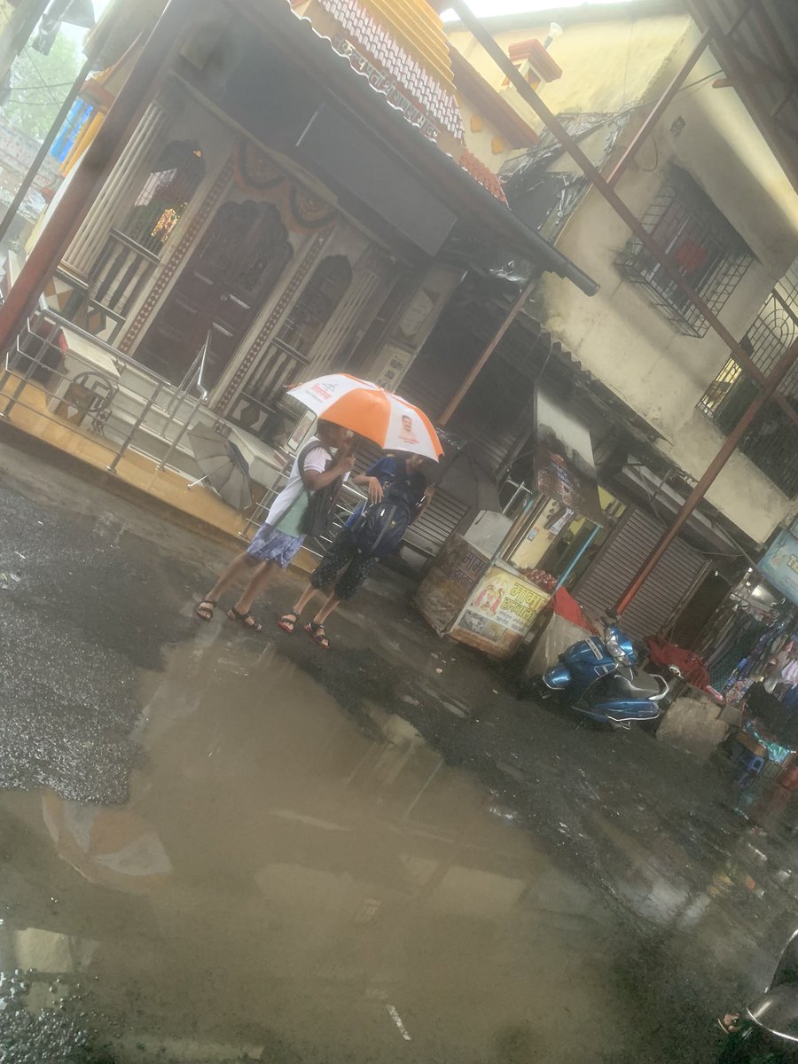 GaneshShetty009's tweet photo. मी सतत तक्रार करत आहे पण @mybmc व @mybmcWardPN ने कोणतीही कारवाई केली नाही 
दिंडोशी विधानसभा  प्रभाग क्र ३७ या विभागात  रस्त्यात खूप खडे झाले आहे 
श्री @IqbalSinghChah2 सर कडून विनंती आहे की अपघाताच्या आधी हा रास्त तातडीने बनवून द्यावी 
 @Dev_Fadnavis @MPLodha 
@PrasadLadInd https://t.co/4fs6kjSuR3