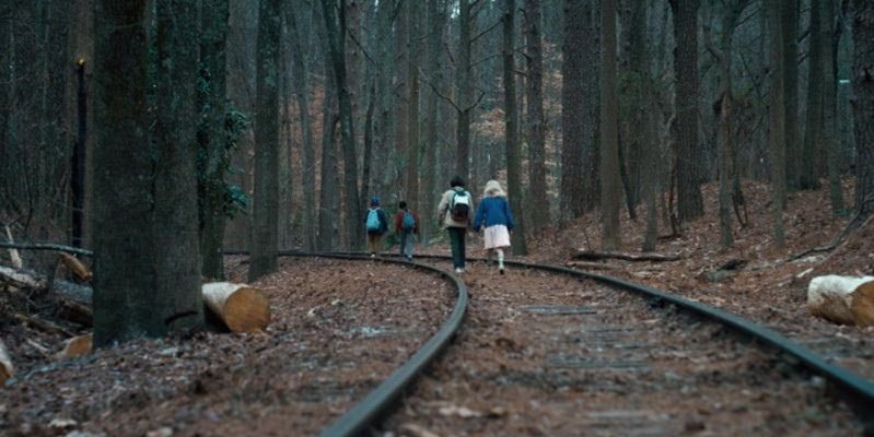 urfavoritemel's tweet image. idk why but the kids &amp;amp; steve walking thru the woods was always so pretty to me