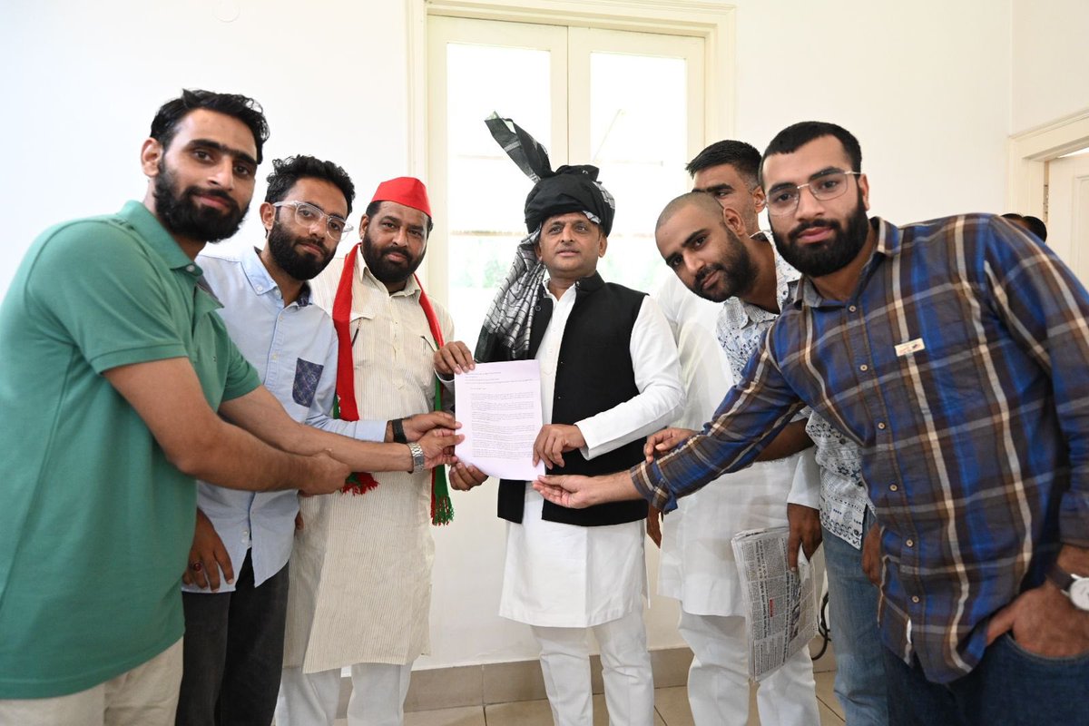 Amirchoudhary__'s tweet photo. We're thankful to @samajwadiparty for extending supports to the tribals of J&amp;K. We hope that @yadavakhilesh will represent our case in parliament against the unconstitutional proposed bill in ongoing monsoon session. Our demand is clear and crystal that #NoSTStatusToUpperCastes https://t.co/4KbsGF6xGQ