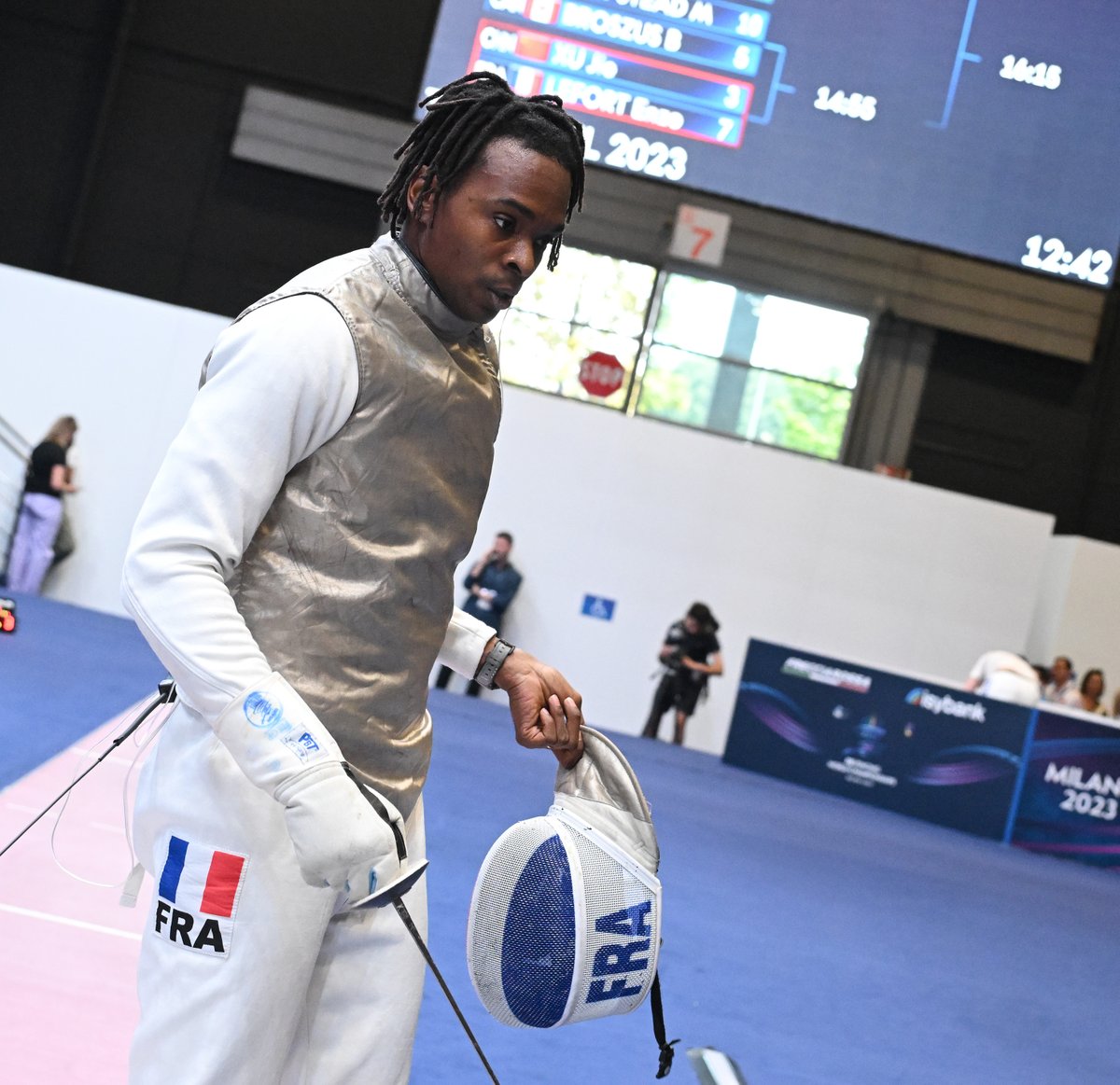 Fencing tweet media