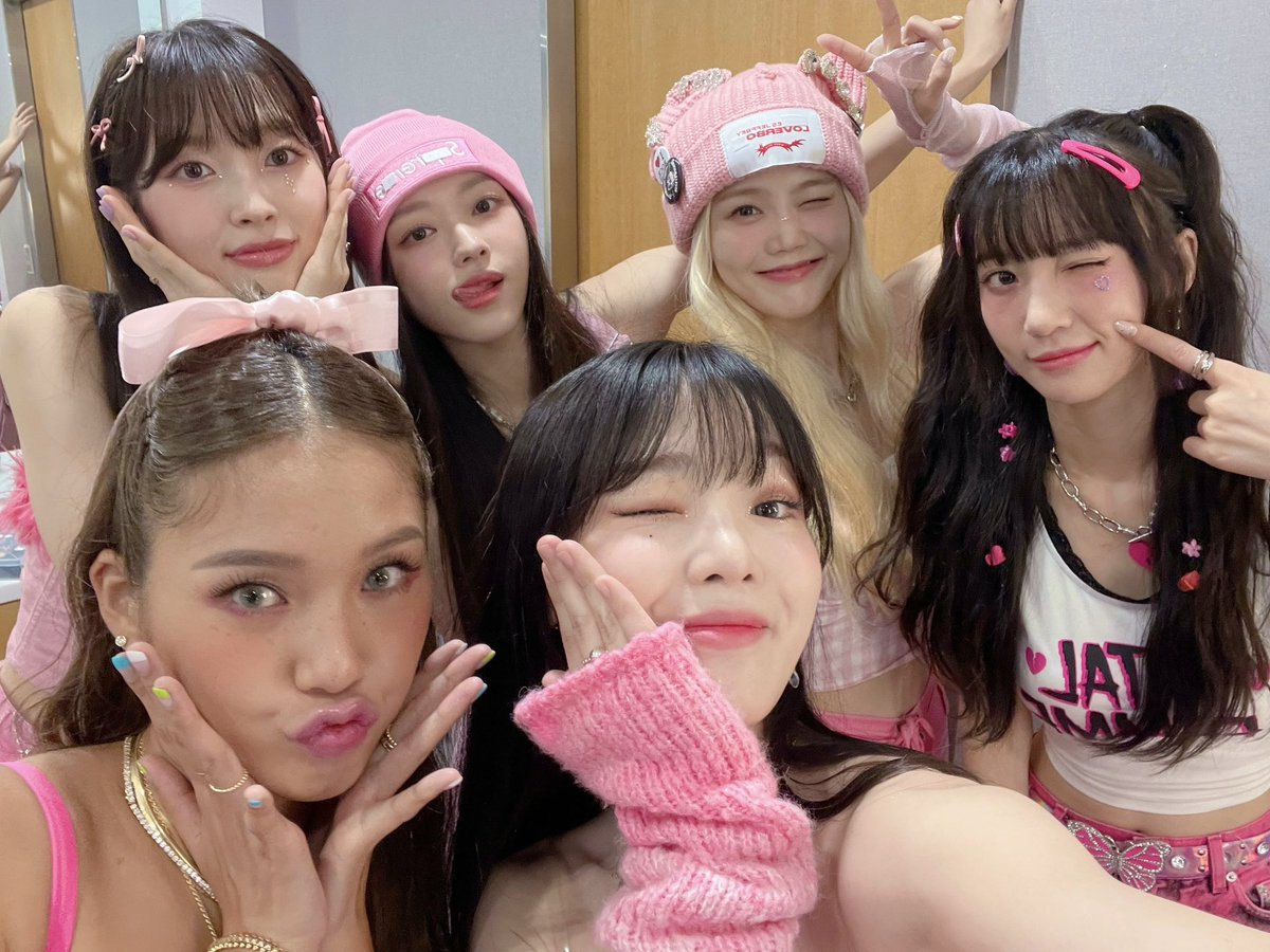 [#OhTimes] 230727 엠카운트다운 📸

🎊짱마이걸 컴백🎊 
여름이 들려와 함께 Celebrate 무대까지 완벽하게 마무리❤️
이번 활동도 오마이걸과 미라클 행복할 거라는 얘기가 들려👂💕

#오마이걸 #OHMYGIRL #OMG
#여름이_들려