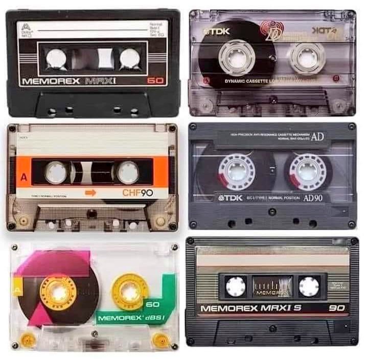 o_erre_'s tweet photo. El álbum debut de #Madonna, lanzado el 27 de julio de 1983 por #SireRecords, hoy hace 40 años, marcó el comienzo de una carrera monumental que moldearía y redefiniría la cultura pop. #40años #Aniversario #MuchaMusica https://t.co/UV6dfdDgnc
