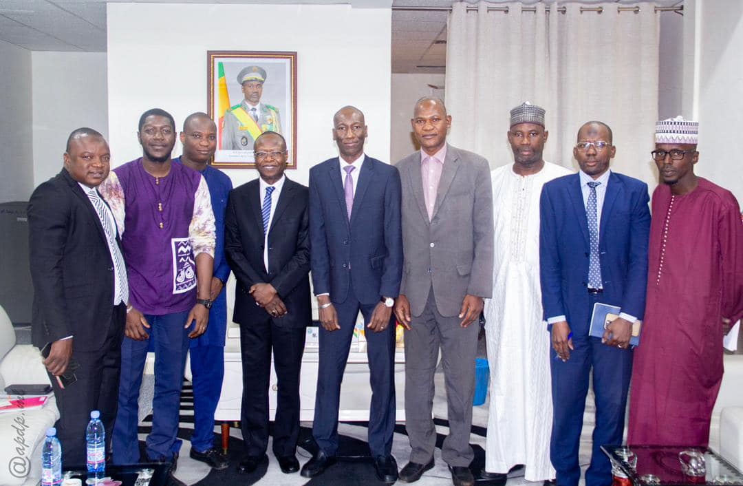 SMTD_SA's tweet photo. SMTD-SA/APDP
Mercredi 26 Juillet, une délégation de la SMTD-SA s’est rendue au siège de l’APDP. Les parties ont échangé sur les activités du secteur, et de la mise en place d’un cadre de collaboration autour des enjeux de la  protection de données et de la souveraineté numérique. https://t.co/PbP7BluV4y