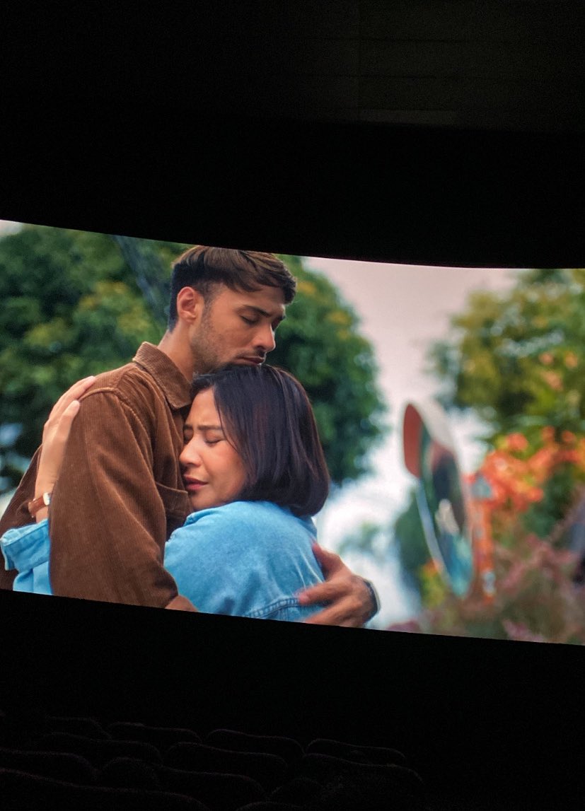 bener-bener sign dari tuhan buat aku lebih lapang dada.

kedepan aku bener-bener bakal fokus sama org yg ada buat aku.

sungkem sama semua cast-nya, keren bangett!!!

10000/10.
#ketikaberhentidisini