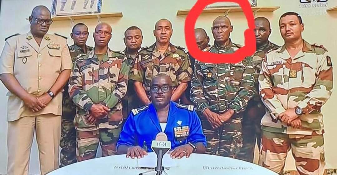 TchadOne's tweet photo. Le Colonel Ibro Amadou, aide de camp de l’ex Président Bazoum et commandant adjoint de la Garde Présidentielle... 👇🏼 https://t.co/lEHmWyXRyi