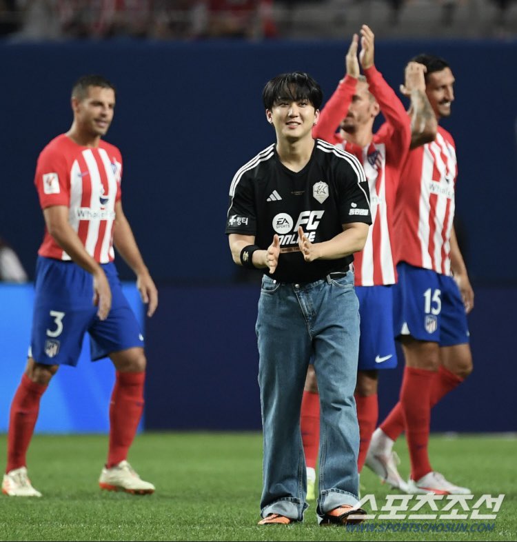 【希少】THFC×Stray Kids コラボ限定サッカージャージ サイズ: M Stray Kids x Tottenham Hotspur] THFCとコラボシャツ販売