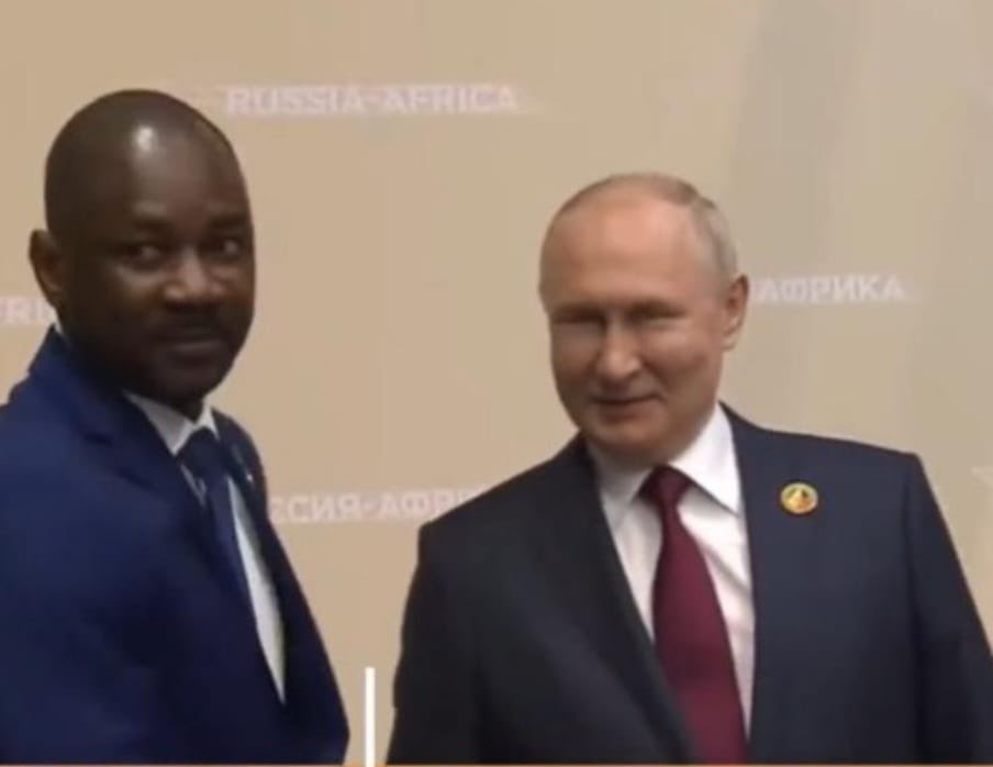 KassimTraor1's tweet photo. #Russie_Mali: Le président de transition du Mali colonel Assimi Goita et le président de la fédération de Russie Vladimir Poutine au sommet #Russie_Afrique de Léningrade. https://t.co/xdPAzoioUi