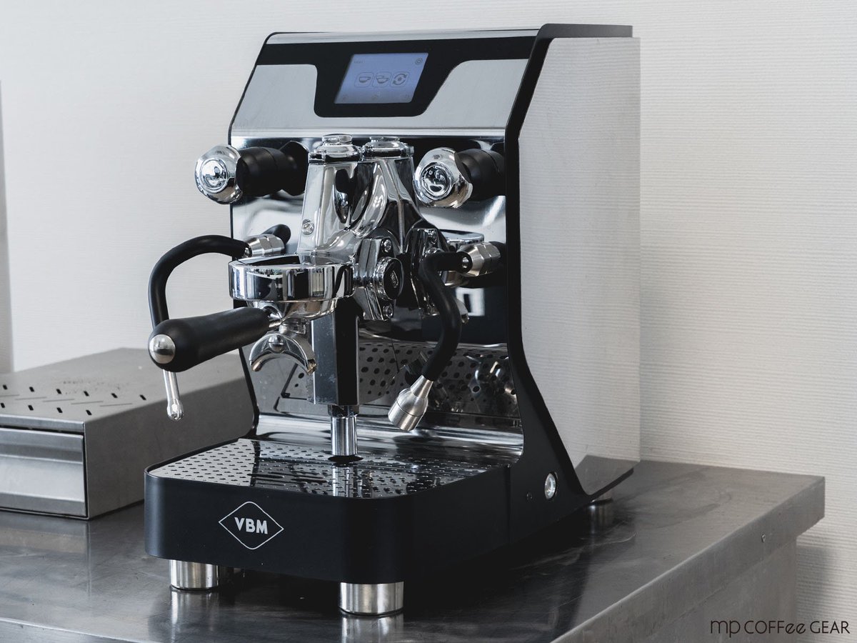 mpcoffeegear's tweet photo. NEW #DOMOBAR SUPER (#ドモバ- スーパー) #VBM #ビビエンメ
究極の1杯を追求する方にお勧めしたい高機能業務用1grセミオートマティック #エスプレッソマシン
通常¥616,000がフェア期間中,特典適用で¥580,200(税込)
#エスプレッソ #クーポン #キャッシュバック #フェア
https://t.co/ROnyacVu1o https://t.co/gUvY0tU4pc