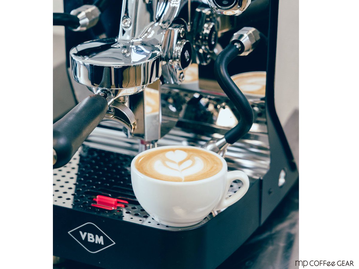 mpcoffeegear's tweet photo. NEW #DOMOBAR SUPER (#ドモバ- スーパー) #VBM #ビビエンメ
究極の1杯を追求する方にお勧めしたい高機能業務用1grセミオートマティック #エスプレッソマシン
通常¥616,000がフェア期間中,特典適用で¥580,200(税込)
#エスプレッソ #クーポン #キャッシュバック #フェア
https://t.co/ROnyacVu1o https://t.co/gUvY0tU4pc