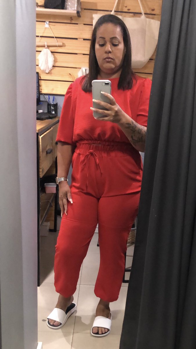 Roselene_be's tweet photo. Existem muitos motivos para sermos gratos ao longo do dia. Seja pela vida, pela saúde, por ter uma família, amigos, gratidão a Deus parabéns pra gata aqui 4.3🥳 https://t.co/Q1NMCIKm5H
