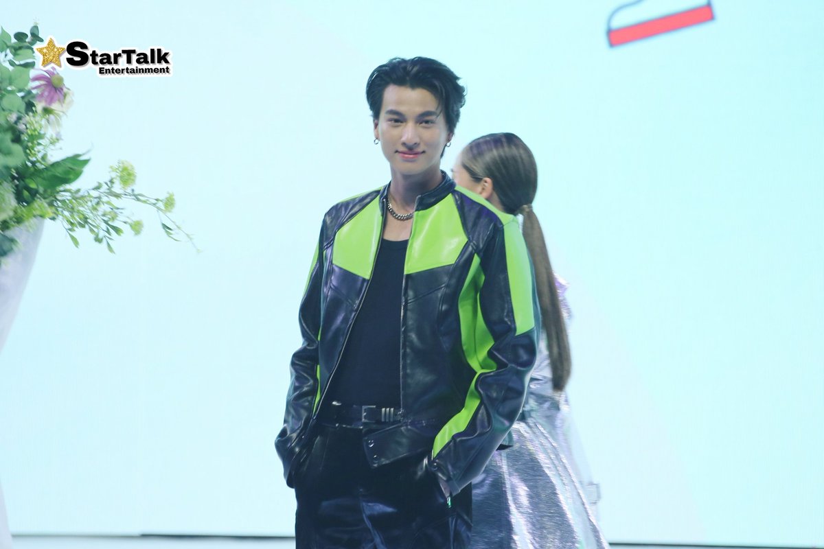 gulfkanawutTrFC's tweet photo. Congratulations handsome!! ❣️
#15thAnniversaryofOPPOThailand
#OPPO15TH
#GulfKanawut @gulfkanawut https://t.co/jxkkSQxKvN