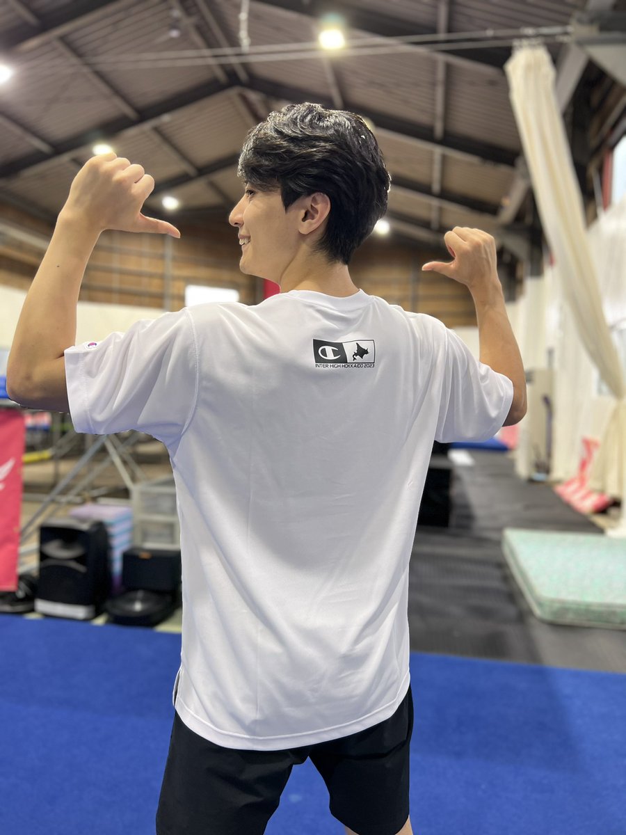 galxy_x's tweet photo. インターハイの出場の皆さん、おめでとうございます！
全力を出し切れるように応援しています！高校生ガンバッ💪

Championからは記念ウェアが発表されてます！
皆さんも一緒応援、そして思い出の一つにいかがでしょうか、販売中ですよ〜✨

#champion
#インターハイ https://t.co/3TLvmuXyLO