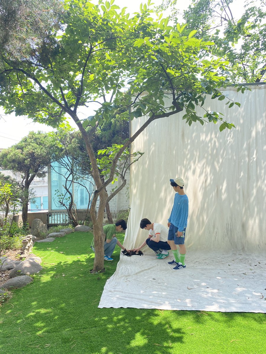 아직도 꿈만 같고…
벌써 나흘이나 지났다는 사실이 믿기지 않는데요
여러분 덕분에 팬미팅을 준비하는 과정도 많은 기대와 함께 즐겁게 준비했고, 여러분들 앞에서 무대에 설 수 있어서 너무너무 행복했던 최고의 이틀이었습니다
항상 너무 고맙고, 사랑합니다

#문정현 #MUNJUNGHYUN