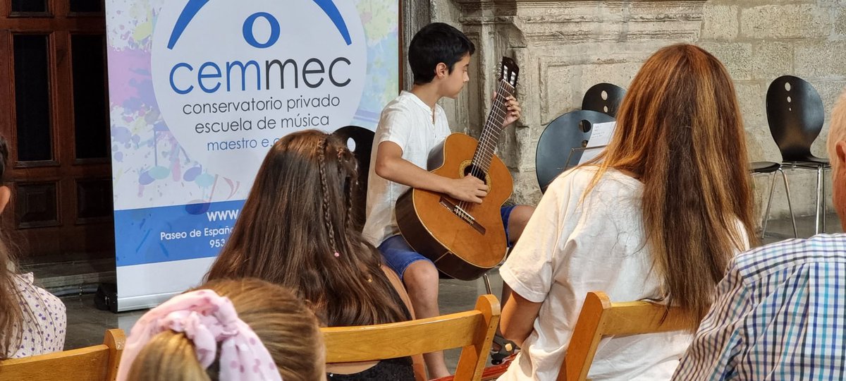 cemmecjaen's tweet photo. 💙¡Espectacular CONCIERTO de GUITARRA de FIN DE CURSO!🥳
¡Enhorabuenaa todos!🤍
Gracias @museodejaen 💚
.
#orgullocemmec #cemmec #museosejaen #guitarra #guitar https://t.co/BO5S9IDmoi