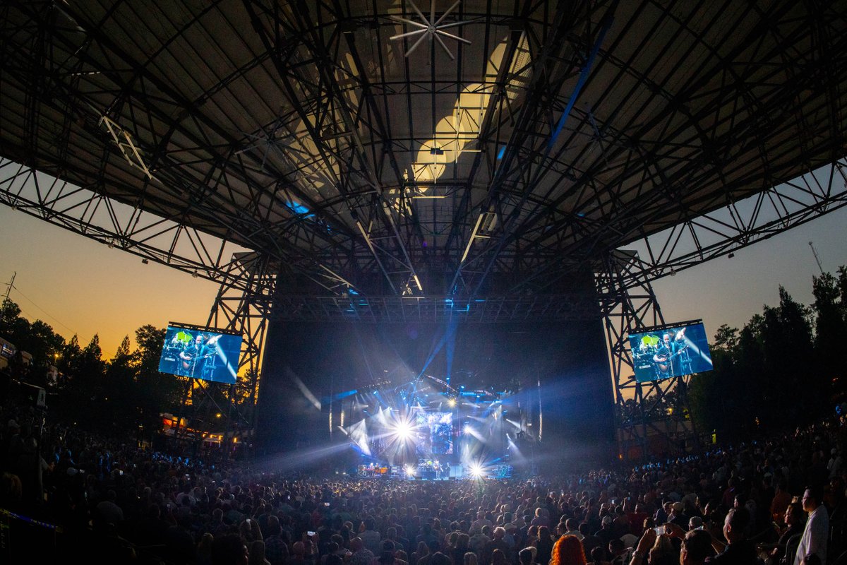 davematthewsbnd's tweet photo. A great night in Alpharetta, GA a couple of days ago!  Special thanks for @ChuckLeavell, keyboardist for the Rolling Stones, for joining #DMB2023 for a few songs. ⚡️🎹⚡️

📸 Sanjay Suchak https://t.co/7Ape8JgvEM