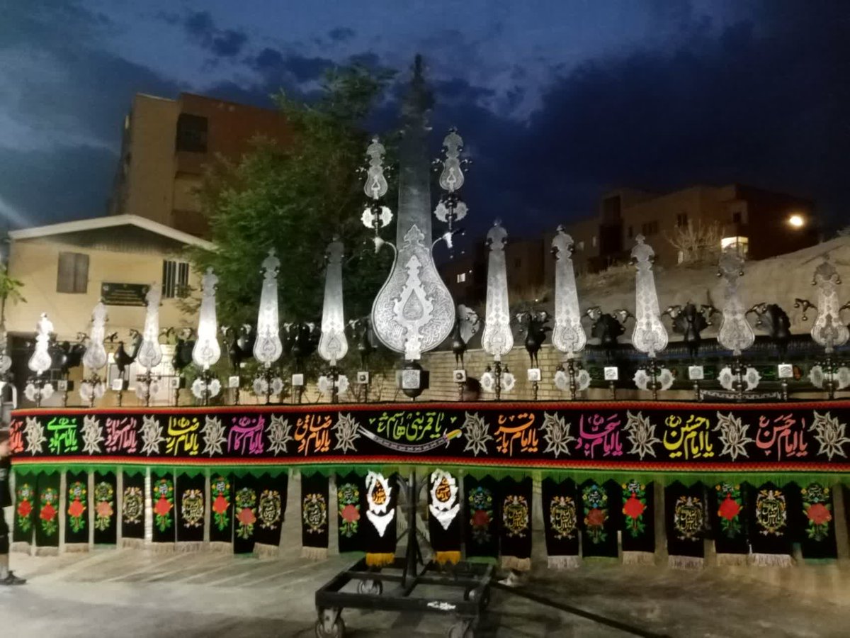 این همه آدم رفتند و نیامده اند؛ و فقط یک نفر است که رفت و هنوز هم در تاریخ دارند می‌گویند:
نیامد نیامد …
ای اهل حرم میر و علم‌دار نیامد …
#نهضت_حسینی
#ما_ملت_امام_حسینیم