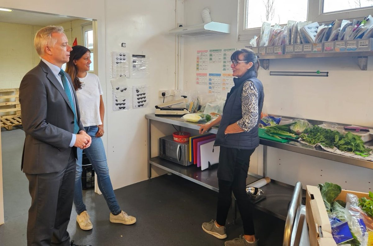 RobBAylesbury's tweet image. Good to visit Aston Clinton food business @phomouk, winners of the Small Business Goes Big Campaign with their slogan “Make dinner-un-phogettable”.
Experts in Vietnamese cuisine, they deliver food kits nationwide &amp;amp; will soon have their special broths stocked in supermarkets.