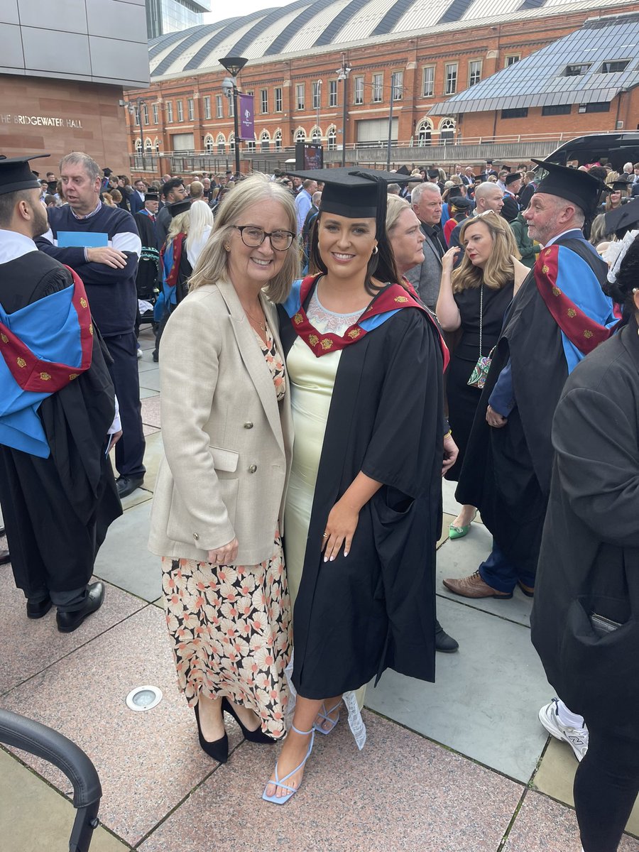 Laura Carrier tweet media