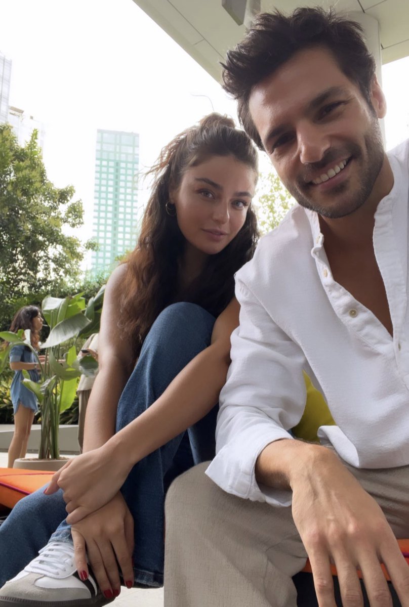 jachaelasjapril's tweet photo. FIRST SELFIEEEEES ARE HEREEE AND THEY LOOK SO GOOD #KaderBağları https://t.co/gtM1ubP0L5