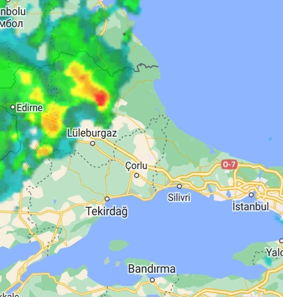 Trakya kesiminde yerel hareketlilik yaşanıyor. Yer yer dolu gözlemleniyor. Süper hücrenin vurduğu Kırklareli'nde sıcaklık bir anda 16 dereceye düştü. Gün boyu bu tür yerel oluşumlar bekliyoruz. Takipteyiz...