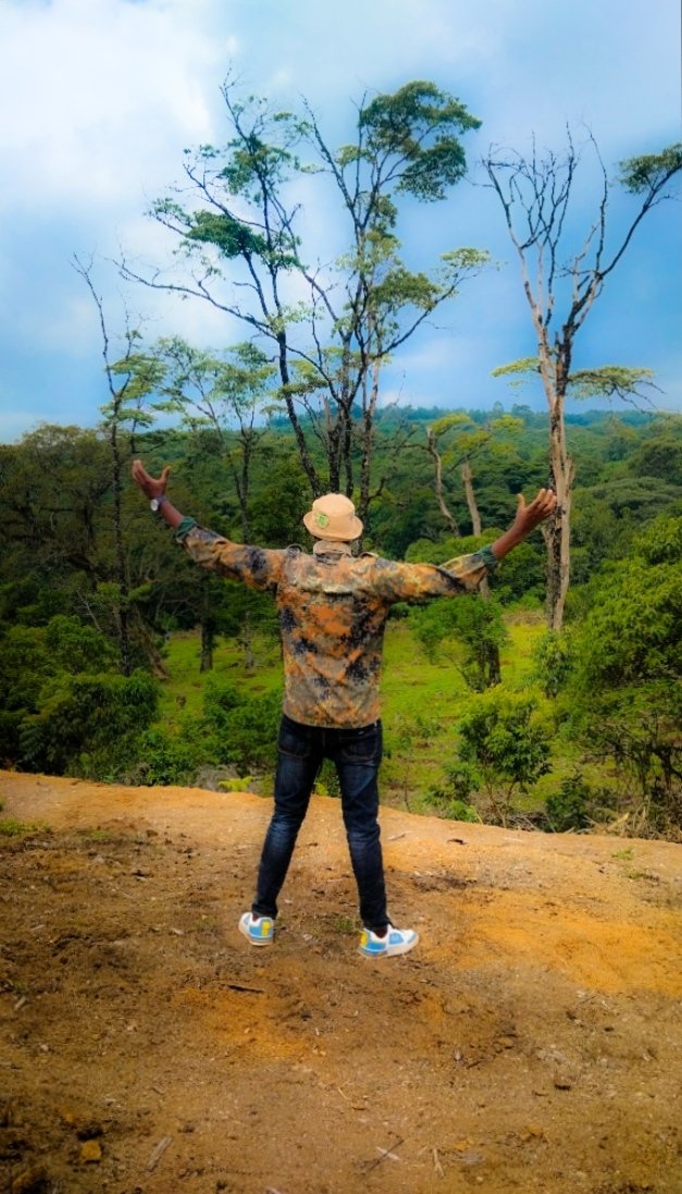 CeoPravin's tweet photo. @ecogreenlifeG Tupande miti kesho ikue fity🌳🌳🌳🌳 https://t.co/ULRnBrjkho