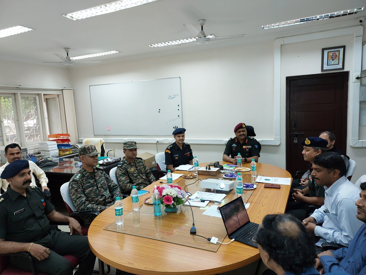 IIScQuanTech's tweet photo. Lt Gen KH Gawas, VSM, Comdt #MCTE visited @iiscbangalore to invigorate existing MoU with #ARTRAC on Quantum Tech and its military applications. He witnesses multiple labs working in the field having military applications. He interacted with leading faculties from @IIScQuanTech. https://t.co/sxLAmQv6FE
