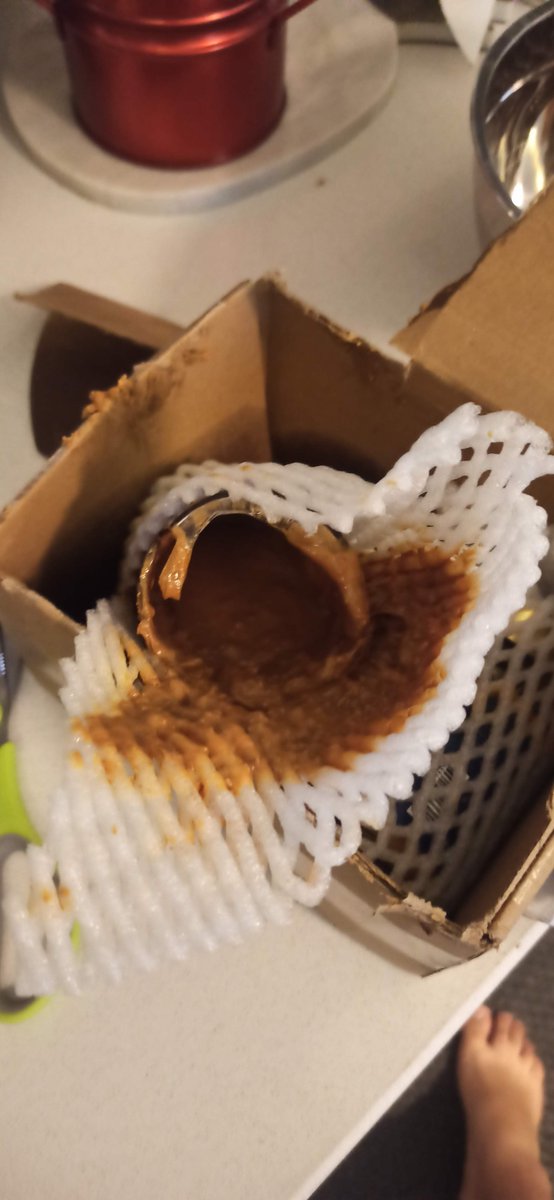 raggdy_man's tweet photo. N11 üzerinden patisswiss'den ürün aldım. Kargo içeriği kırık çıktı. Aşağıda resimleri görebilirsiniz. Patiswiss berbat kargolama ve içler acısı bir müşteri ilişkileriyle satış yapıyor. Tebrik ederim böyle devam.  @patiswiss_tr @n11official https://t.co/JiKPaW9rTO