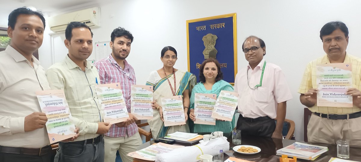 VidyanjaliDelhi's tweet photo. Today, Delhi Vidyanjali team presented Vidyanjali Awareness Material to Respected @SrijaSuresh ma'am developed by @SCERT2021 
The National team Vidyanjali appreciated the efforts of SCERT Delhi. #CommunitySupport #volunteer #vidyanjali  #NEP2020 #3YearsOfNEP2020 https://t.co/Ut0bNYKFcb