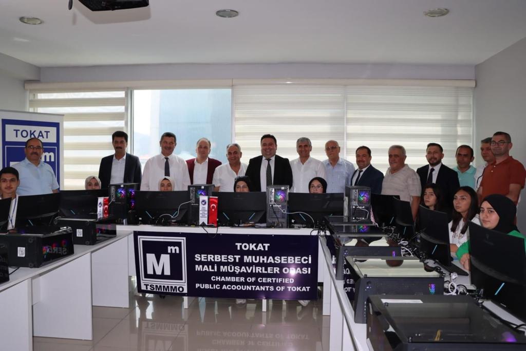 toguiibf_resmi's tweet photo. Dekanımız  Prof. Dr. Rüştü YAYAR, Tokat SMMO ile Tokat Yeşilırmak MTAL işbirliğinde düzenlenen "Geleceğim İçin Mesleğim" projesi ve protokol imza törenine katılmış; Tokat SMMO Başkanı Mustafa Kaya ile fakültemiz öğrencilerinin staj imkânları hakkında istişarelerde bulunmuştur. https://t.co/YEDyxML9jK