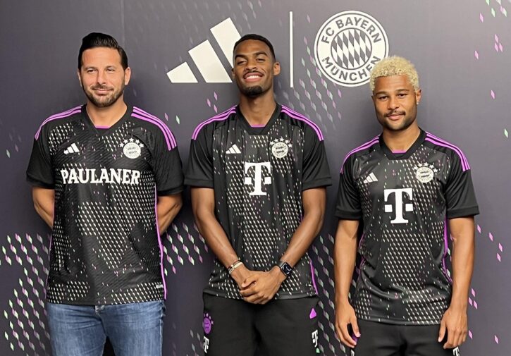 iMiaSanMia's tweet photo. Fan events in Tokyo today 

📸 @giftorbann @nasunon__ @Jofuku_TATSUYA https://t.co/FX7CkHdO1M