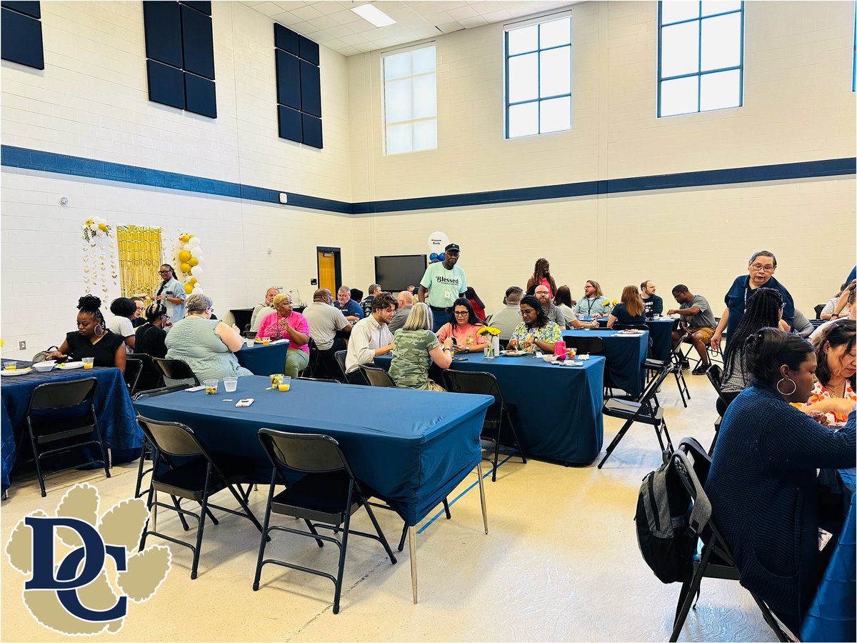 Gibson_Educator's tweet photo. Great week of Planning and Preparation! Our Teachers were treated to an AMAZING breakfast from our Principal. Let’s Go Tiger Nation! 🐅 #Culture #DCHS @DCGASchools @DCAthletics1 https://t.co/OEXbKsEuy4