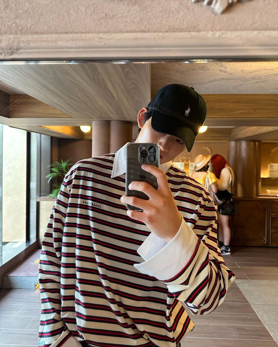 summerspoem's tweet photo. 230727  |  900_0ng instagram update

this is.. k-hermes.

#윤종빈 #YOONJONGBIN https://t.co/R4ORhkW42p