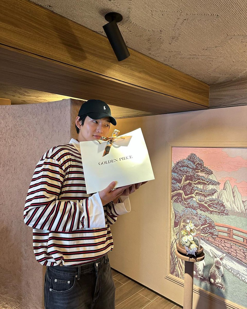 summerspoem's tweet photo. 230727  |  900_0ng instagram update

this is.. k-hermes.

#윤종빈 #YOONJONGBIN https://t.co/s9I2CeyH6R