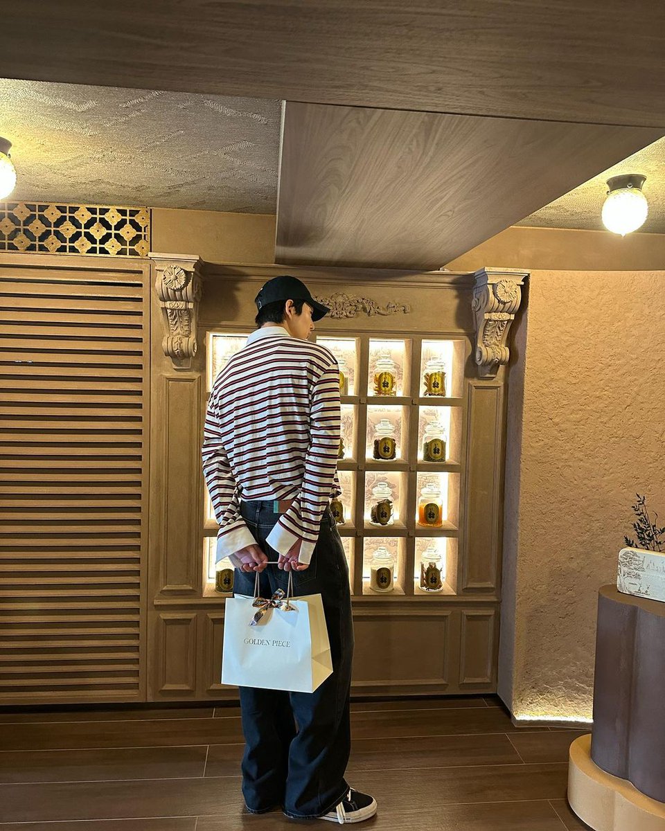 summerspoem's tweet photo. 230727  |  900_0ng instagram update

this is.. k-hermes.

#윤종빈 #YOONJONGBIN https://t.co/s9I2CeyH6R